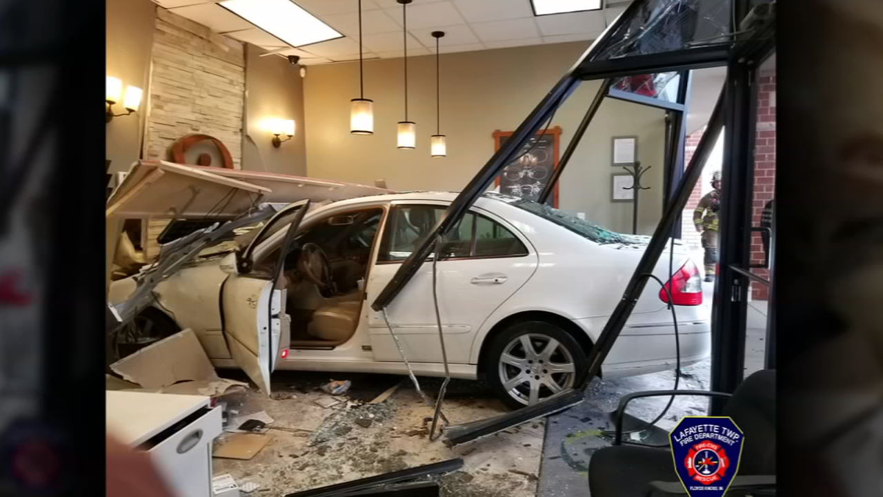Car into Floyds Knobs biz 3.jpg